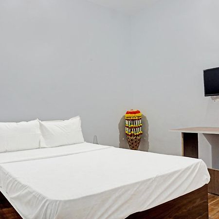 Oyo 820503 Lotus Lodge And Guest House Kharakvasla Екстериор снимка